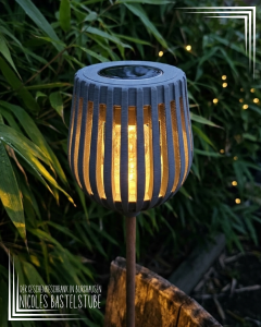 Nicoles Bastelstube Weinglas Solarlicht Ein Weinglas als Solarleuchte - mit einer Höhe von 19cm macht es ganz schön was her. Nicoles Bastelstube Weinglas Solarlicht Ein Weinglas als Solarleuchte - mit einer Höhe von 19cm macht es ganz schön was her.