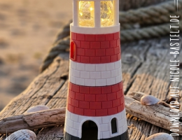 Nicoles Bastelstube Solarleuchtturm Nordisch Ein Leuchtturm wie im Urlaub am Nord- oder Ostseestrand, mit einer Solarleuchte die Euch immer den Weg zeigen wird.