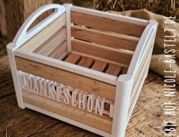 Nicoles Bastelstube Große Geschenkbox Eine extra große Geschenkbox mit viel Platz - so passt auch wirklich rein was Verschenkt werden soll.